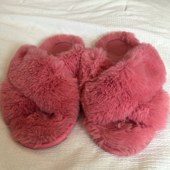 Stars Above Fuzzy Pink Slippers Size 9/10 - Picture 1 of 7